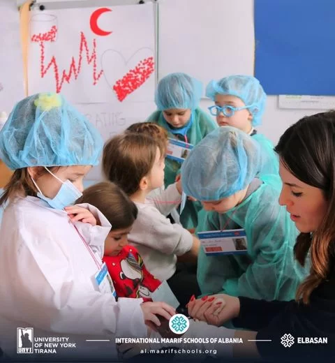 Çocuklar Doktorculuk Oynuyorken